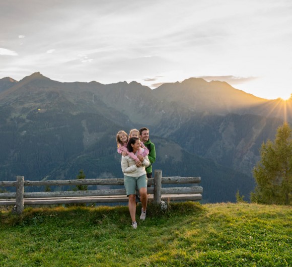 Familienwanderung mit Sonnenuntergang © Tourismusverband Großarltal/Lorenz Masser