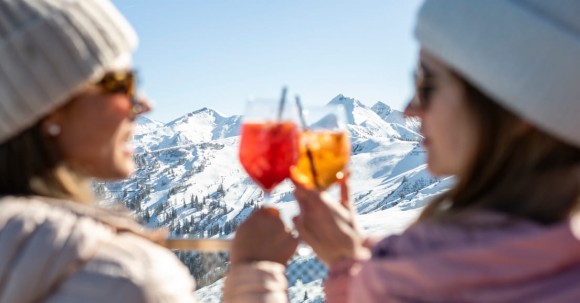 Wein trinken und das Bergpanorama genießen © TVB Großarlal/Lorenz Masser